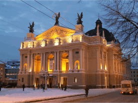 Оперный Театр ночью.